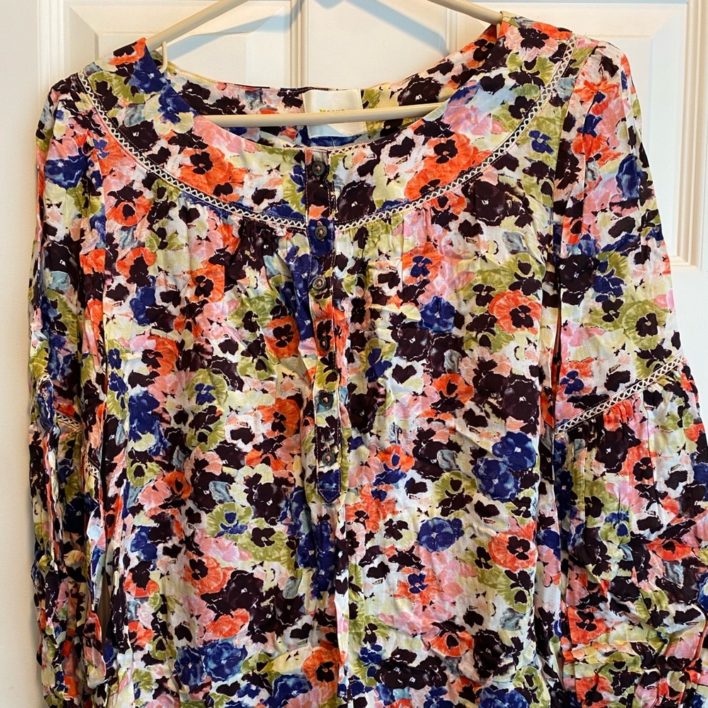 Multi-colored balloon sleeve blouse